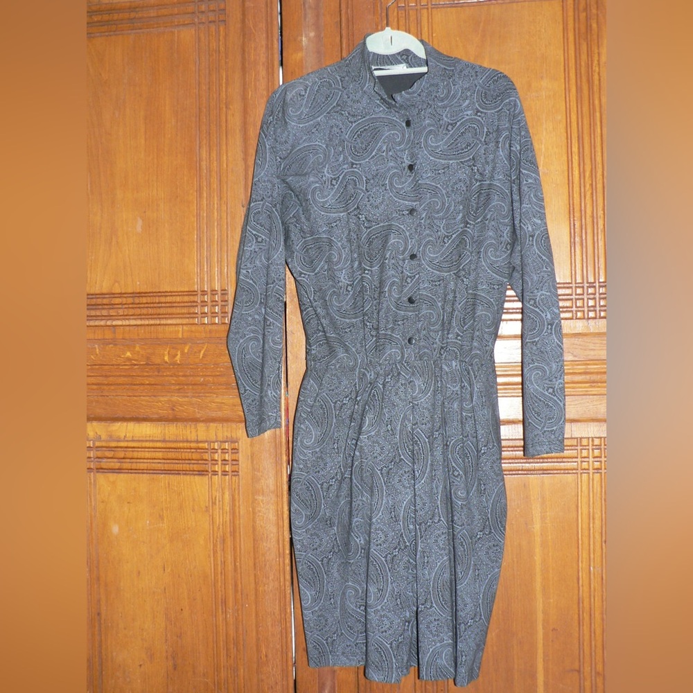 Chic Vintage Paisley Long Sleeve Dress in Gray